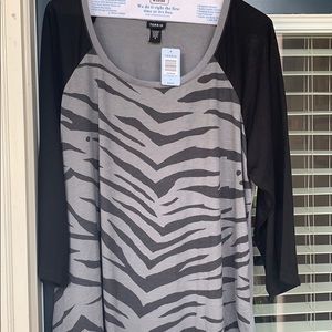 Torrid 3/4 length top Size 3 New wi Tags!!!